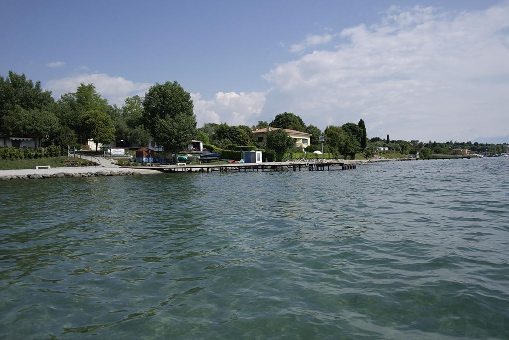 Campeggio Delle Rose Moniga del Garda Exterior photo